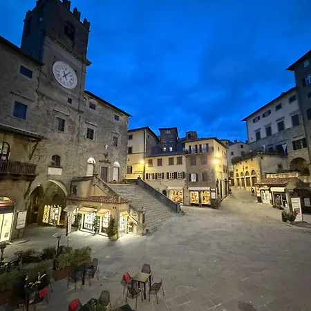 La Casa Sulla Piazza * كورتونا